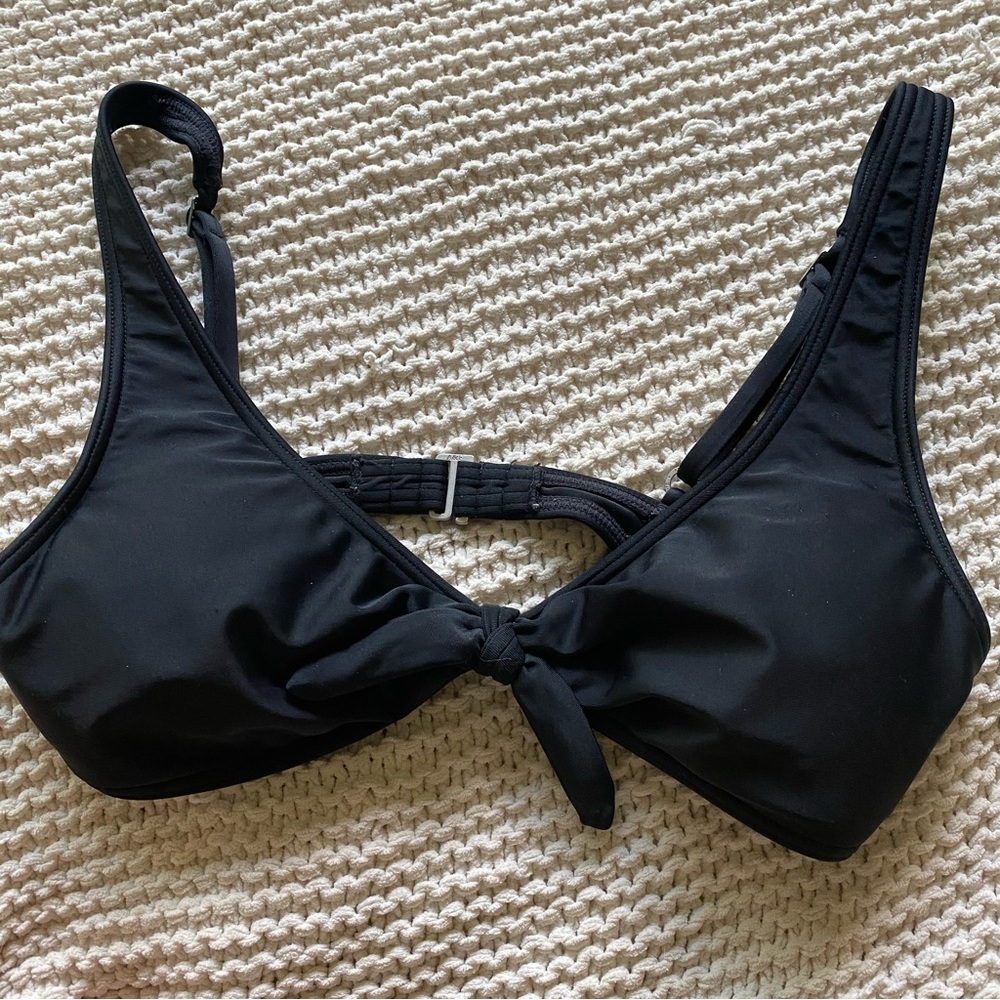 Black twist bikini top